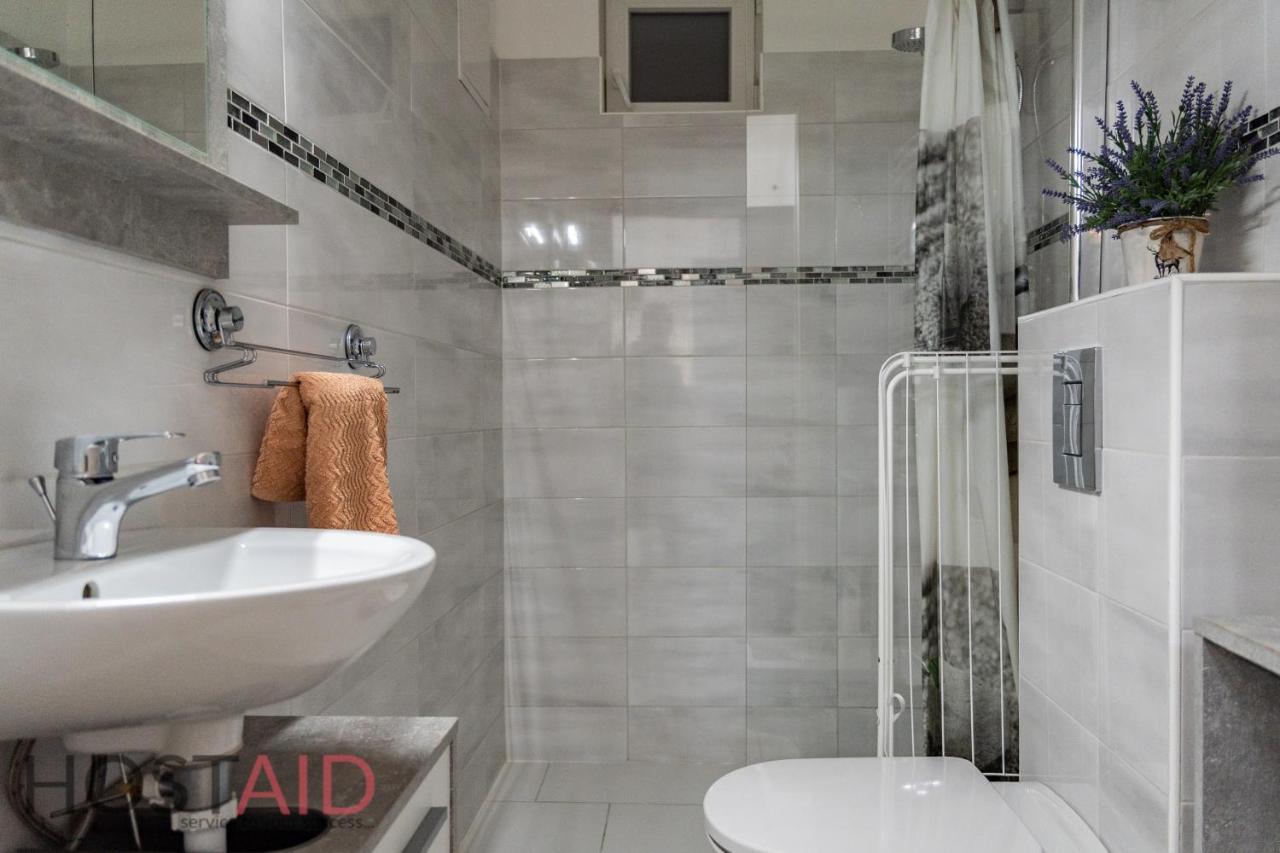 B17 Apartment - Hostaid Budapest Extérieur photo
